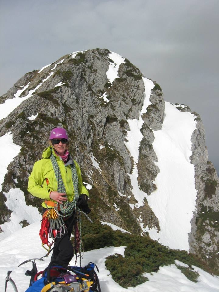 à la sortie du couloir