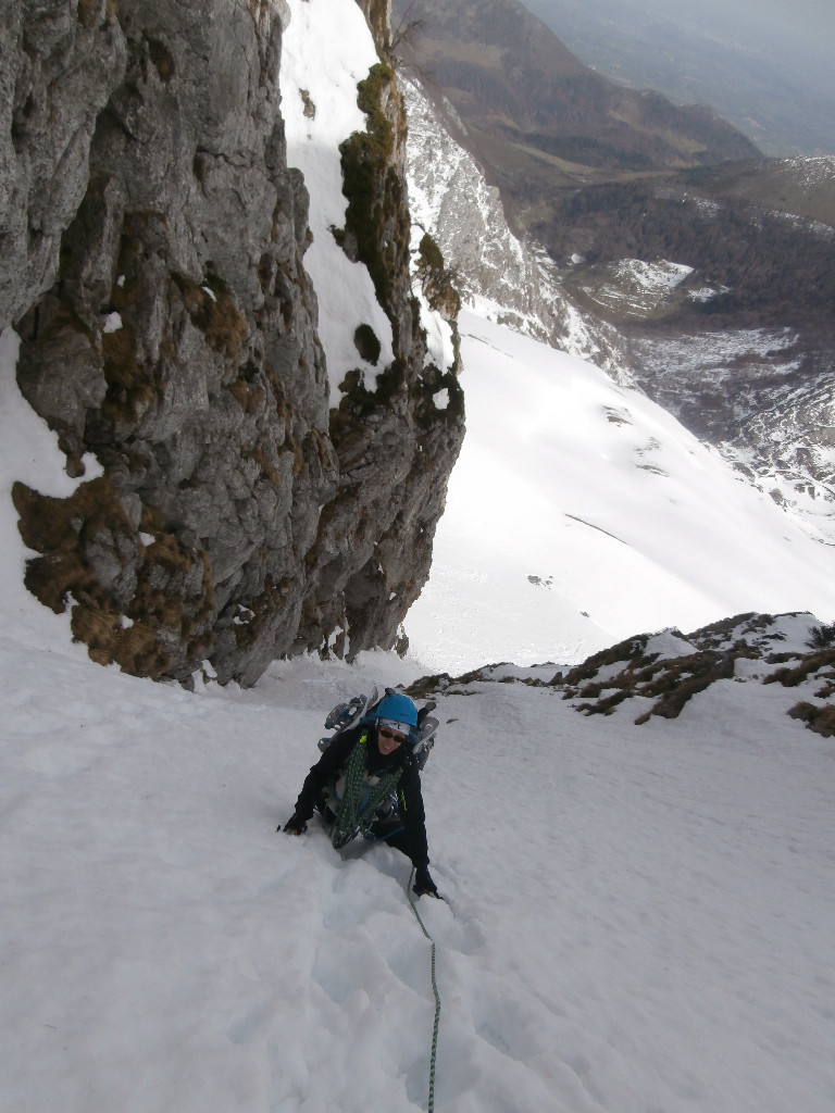 vers le milieu du couloir