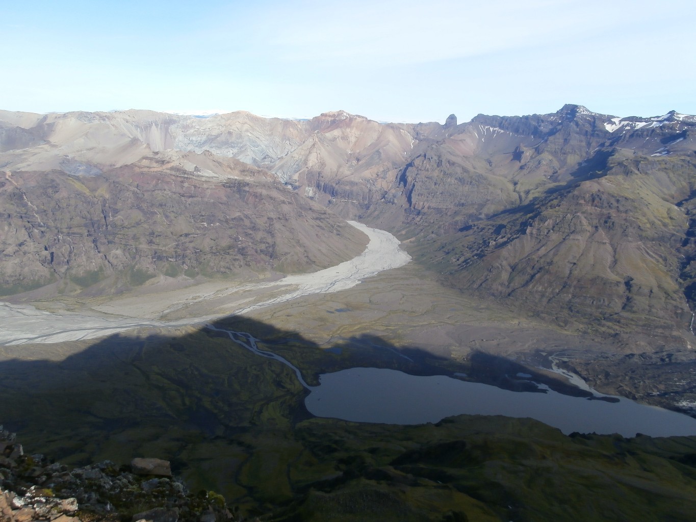 le Kjos vue depuis un autre sommet, le Vatnajökull derrière