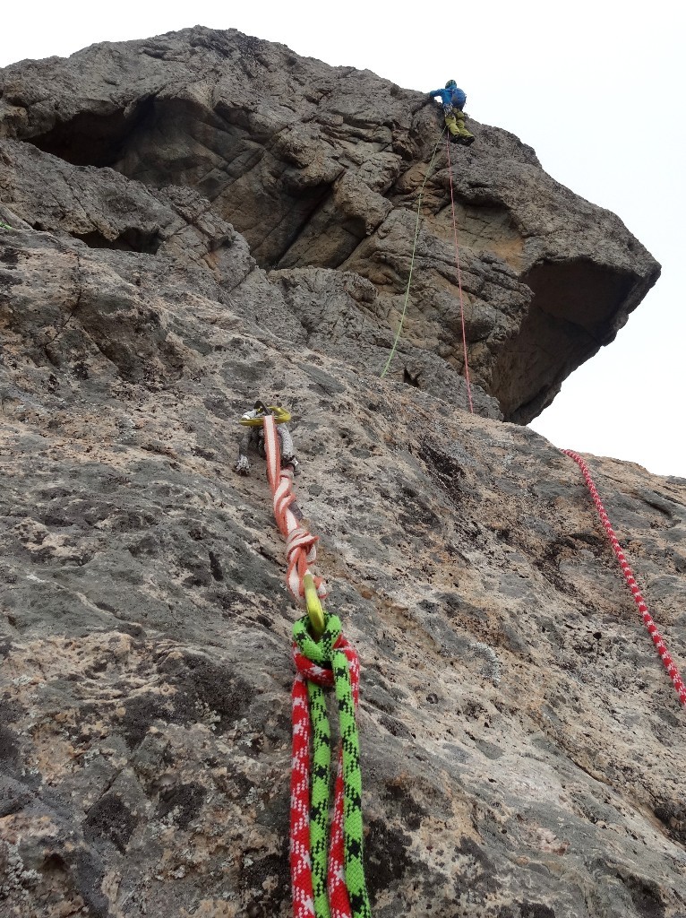 Arête sud / Cervellu - L4 Manu dans le pas en 6a (rési)