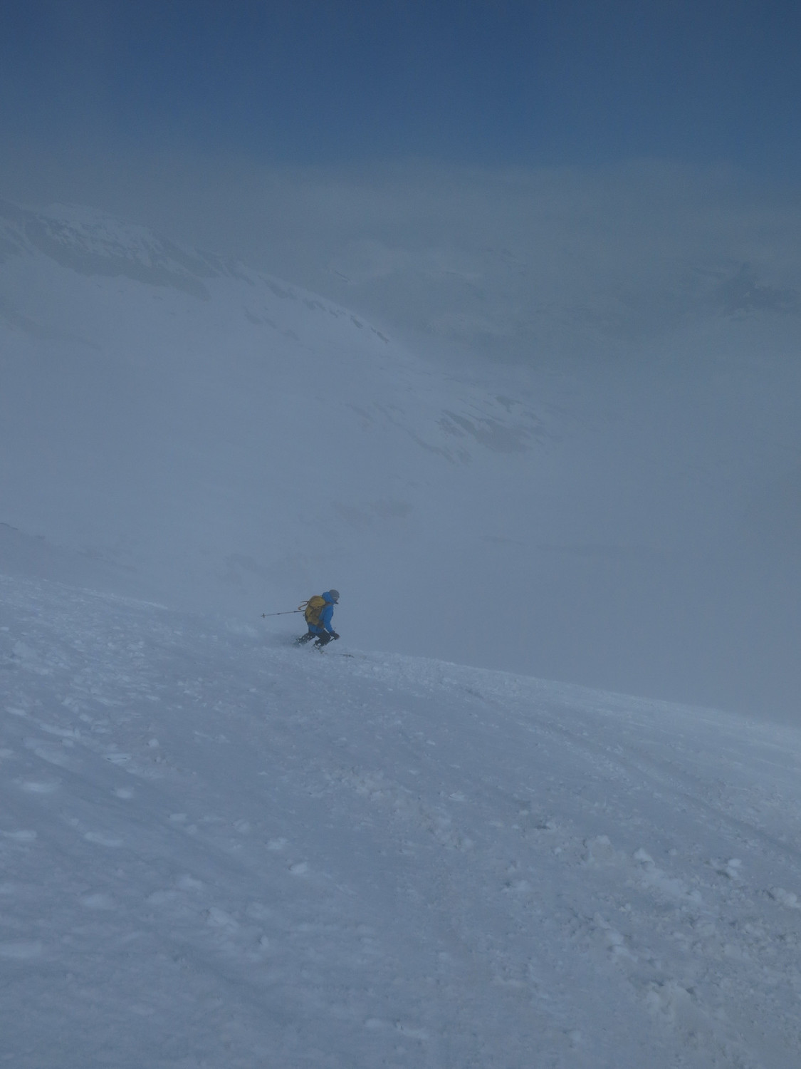 Départ de la descente, un peu de brouillard