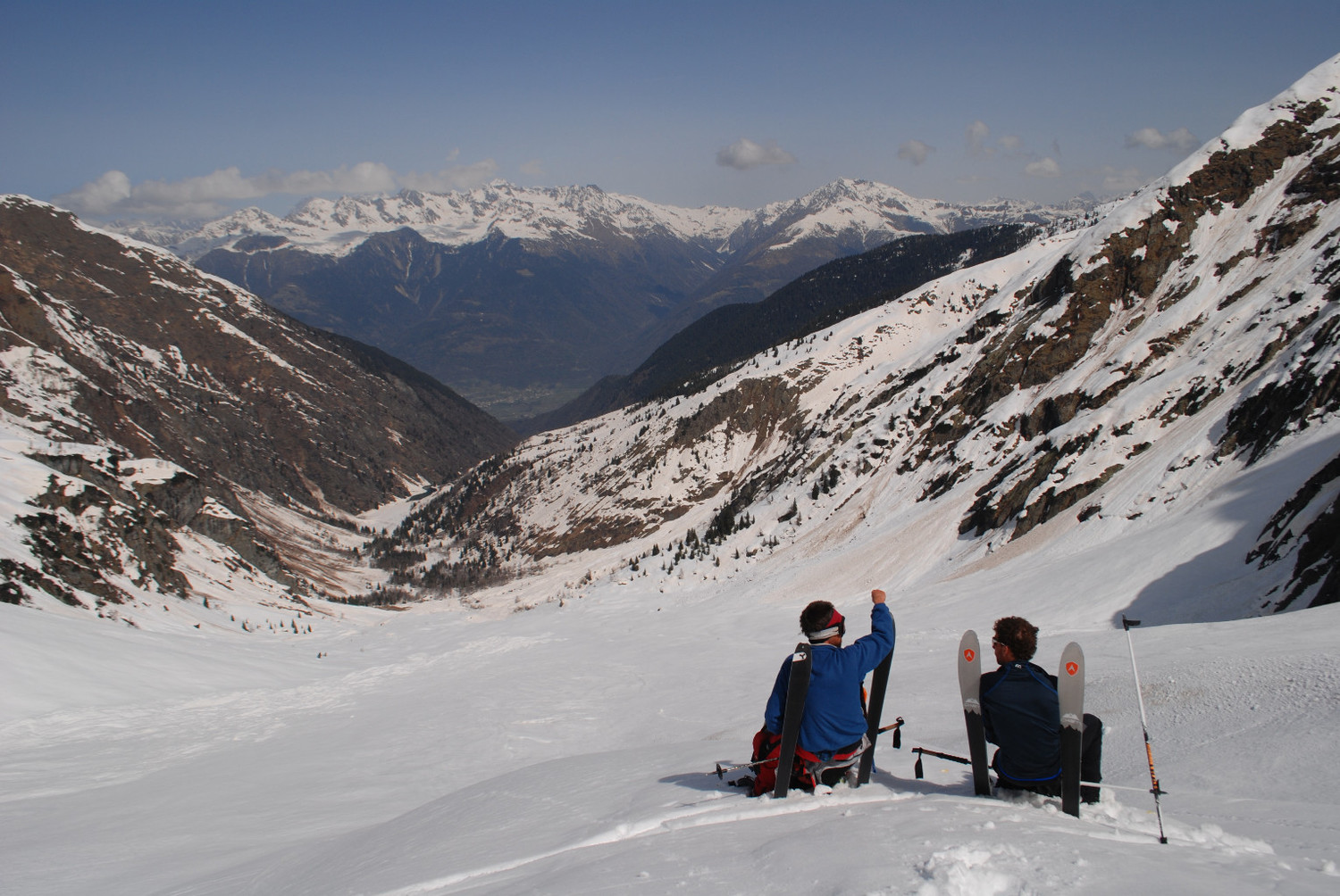 Relax presso il bivacco Resnati 1940m con vista sui I Forni 1296m e sulla Val d'Arigna