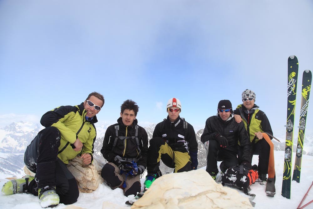 Truppa in vetta al Tremoggia