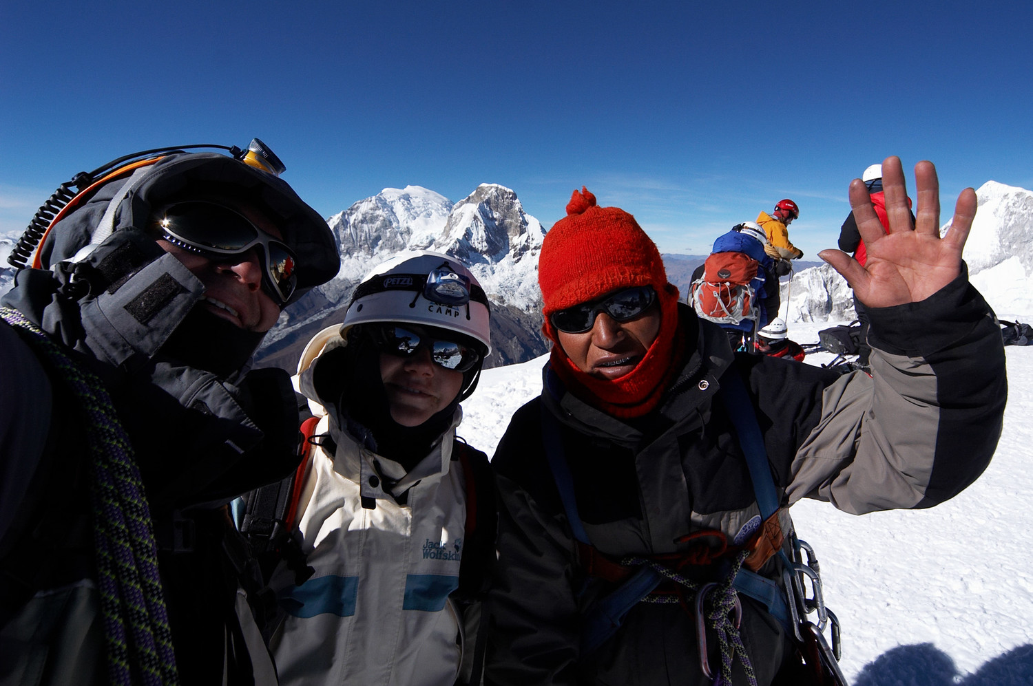 Nevado Pisco, Peru, Gipfel des Nevado Pisco, Bergfuehrer mit Bergsteigern