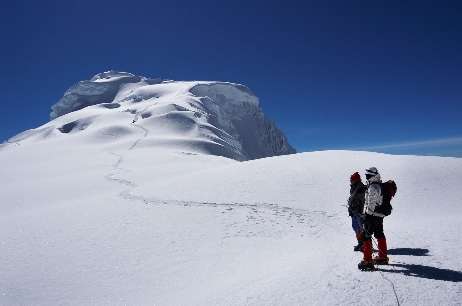 Nevado Pisco, Peru, Panorama vom Nevado Pisco, Bergsteiger schauen auf den Pisco
