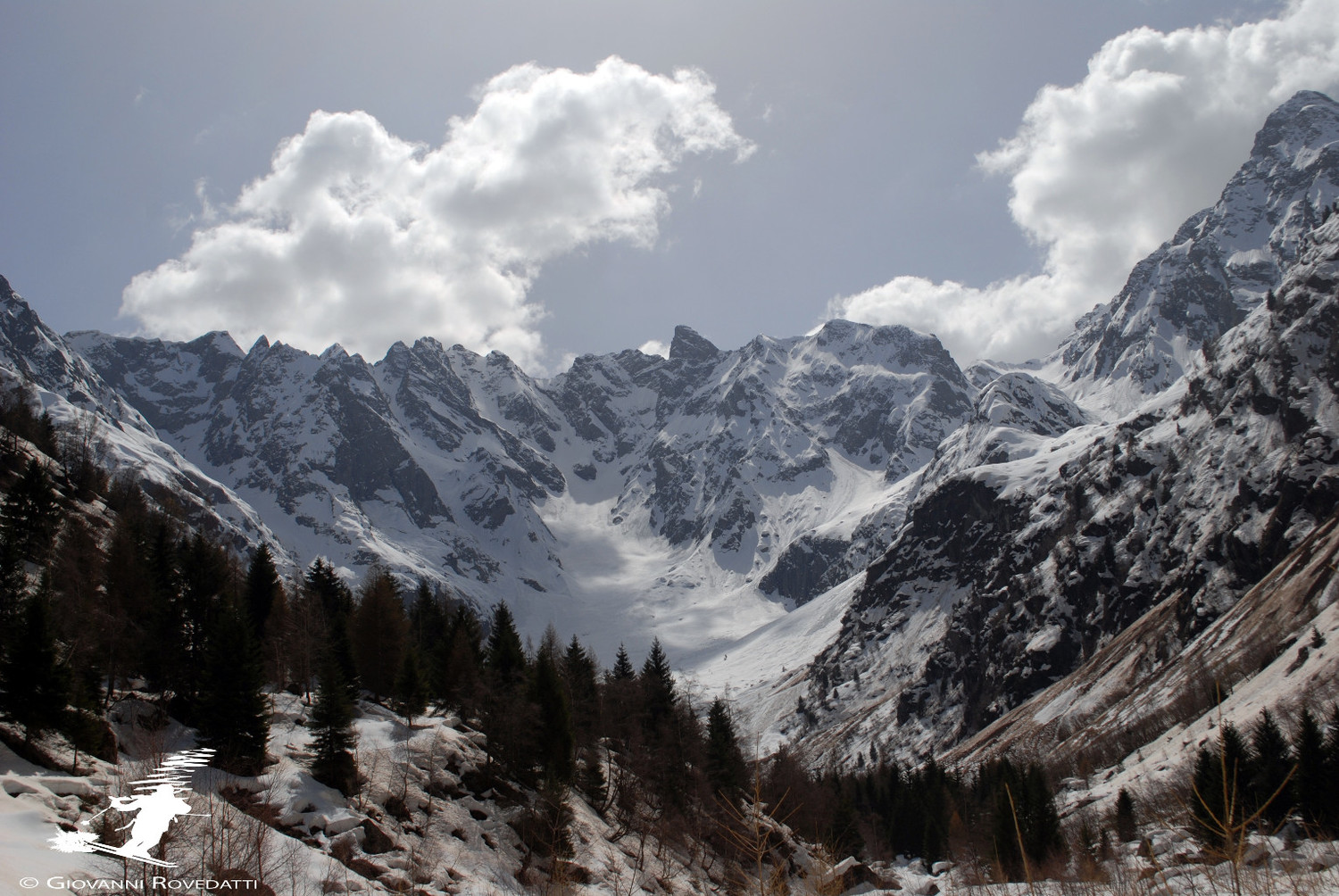 Testata della Valle d'Arigna a destra il Passo di Coca 2645m