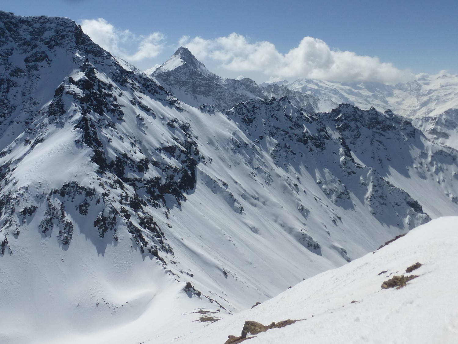 Il pendio dalla punta al colle