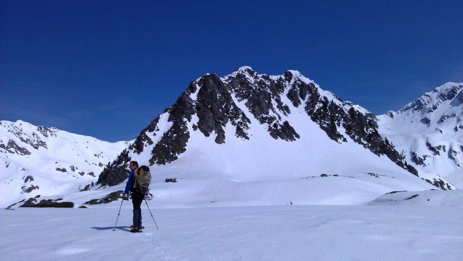Le couloir de neige du début de l'arête