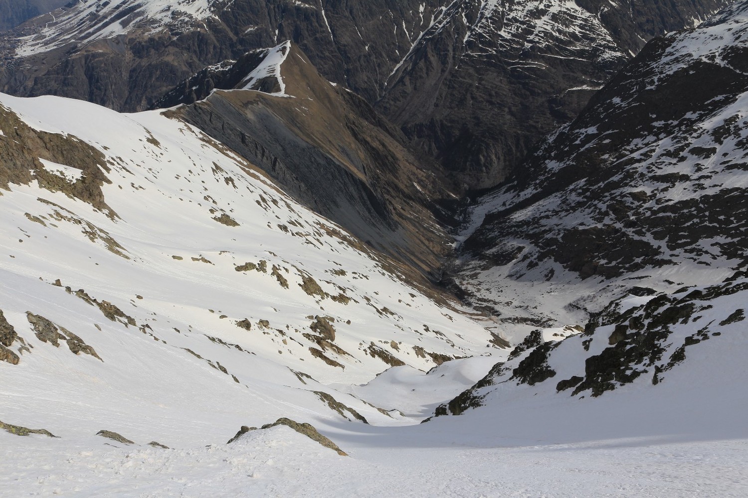 Vers l'aval, depuis le couloir aux 2/3 inférieurs de la face NE du Petit Roux