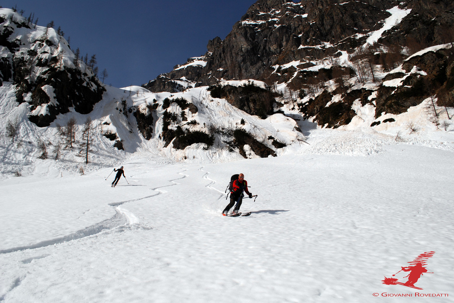 Discesa diretta dal Buco di Tronella presso la base E della parete del Torrione di Tronella 2311m