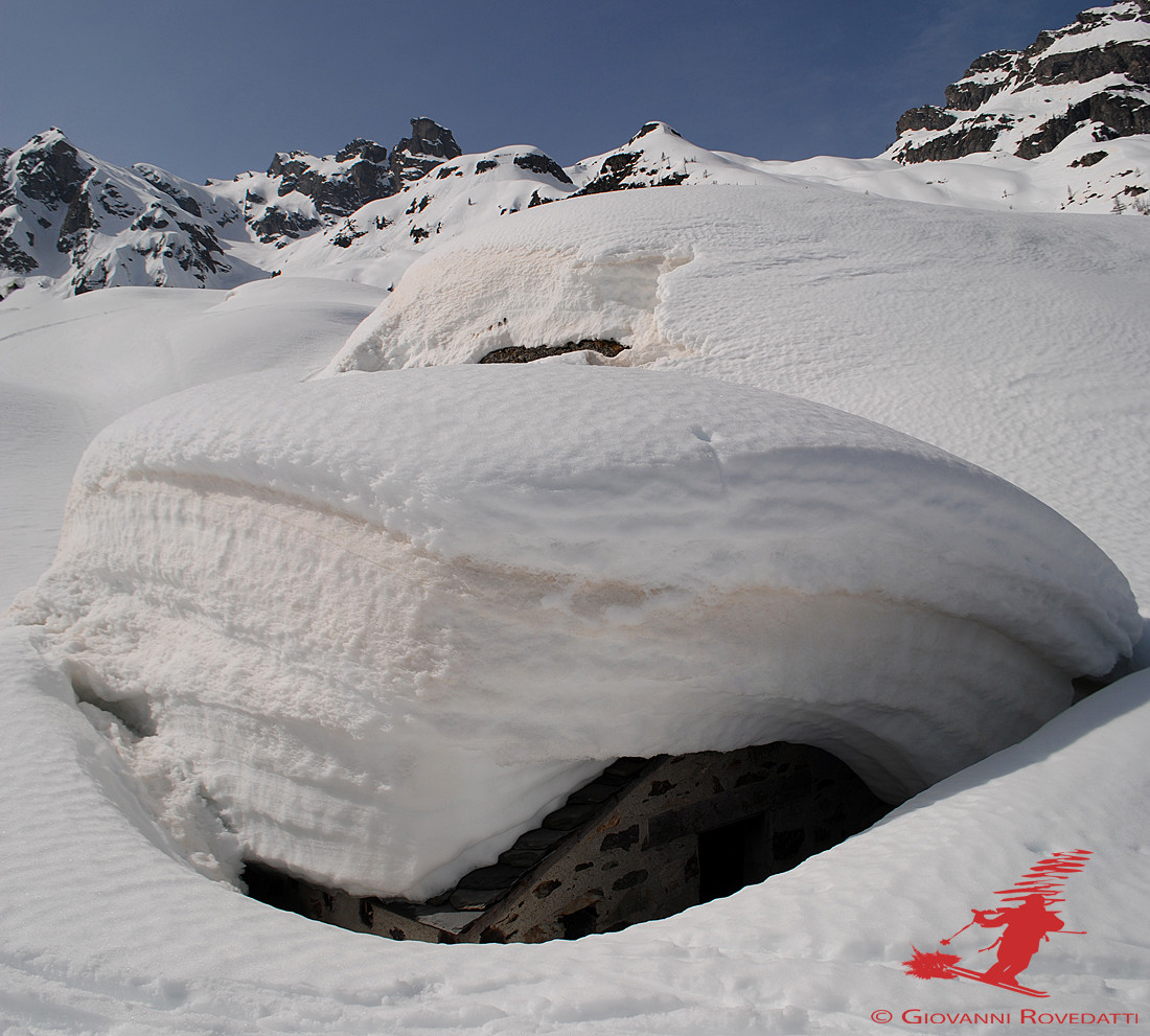 La baita di Tronellina 1775m sotto circa 400cm di neve il 05-04-2014
