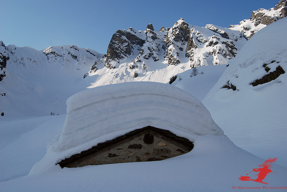 La baita di Tronellina 1775m sotto circa 250cm di neve il 11-04-2010