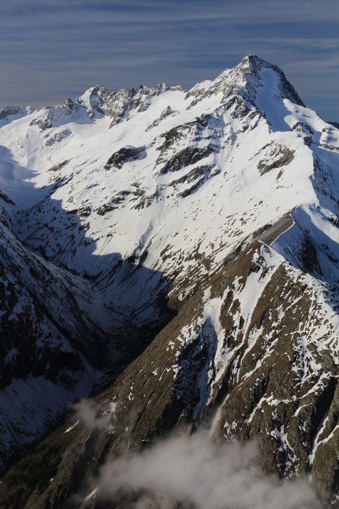 Vue d'ensemble de l'itinéraire d'accès au Petit Roux par le vallon de Lanchâtra