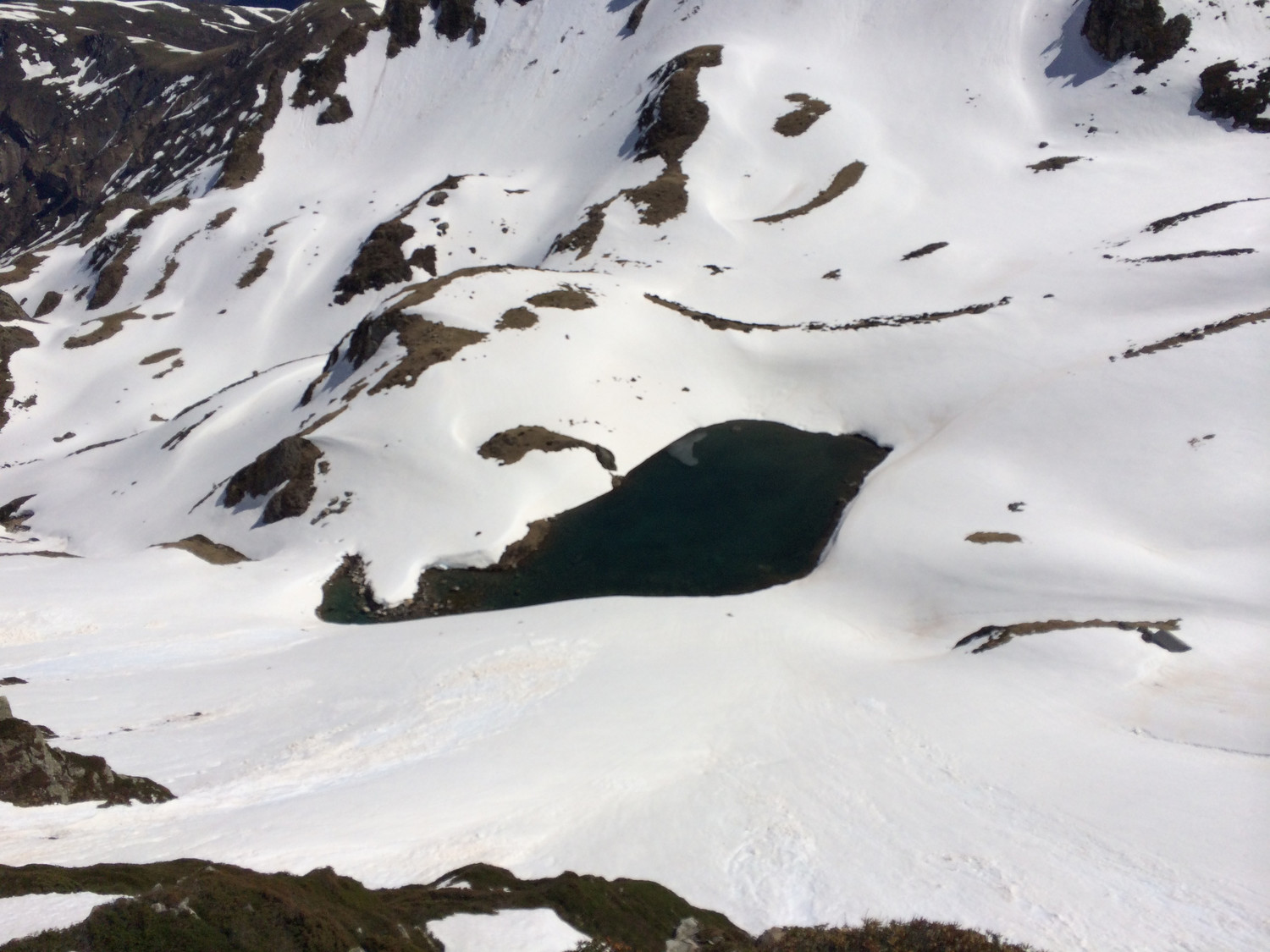 Le lac de Montarrouye dégelé