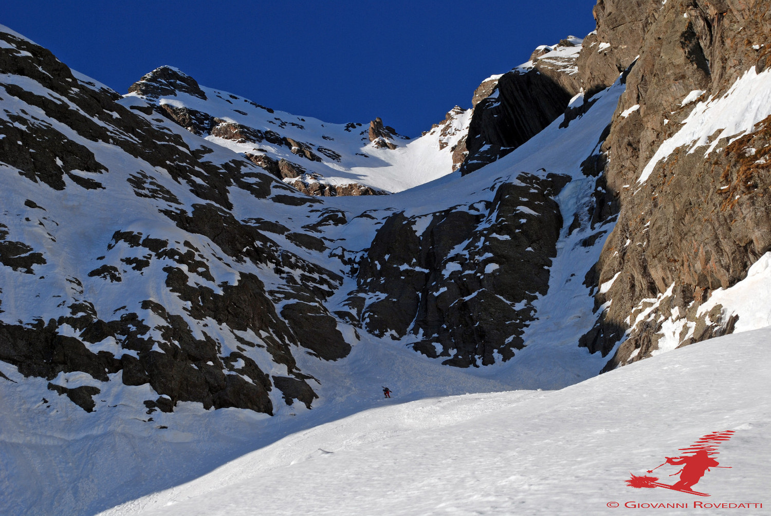 Il passaggio chiave a 2260m si avvicina, per accedere ai bei pendii superiori