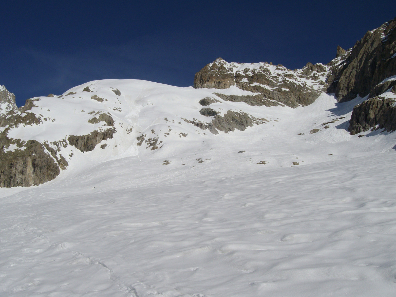 Suite de la montée sous les pointes des Essettes