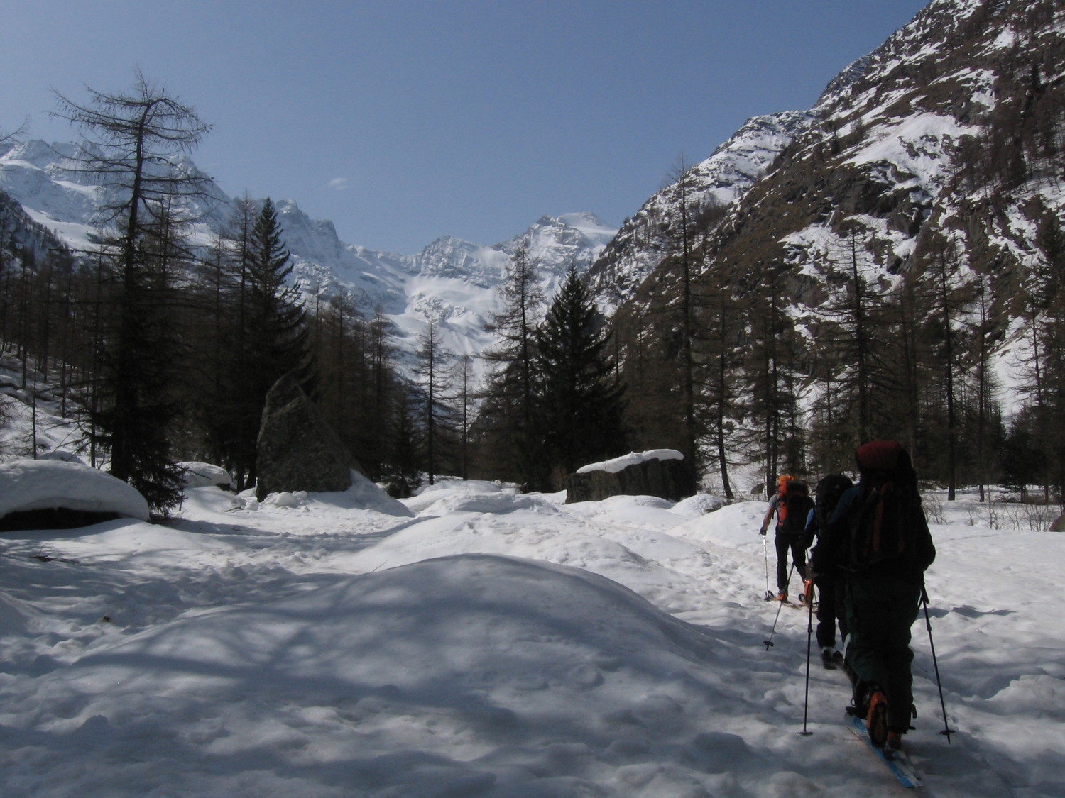 La lunga valle da percorrere per salire al bivacco