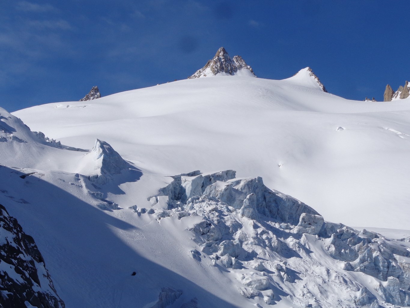 Le triangle blanc du Pissoir depis le col des Ecandies