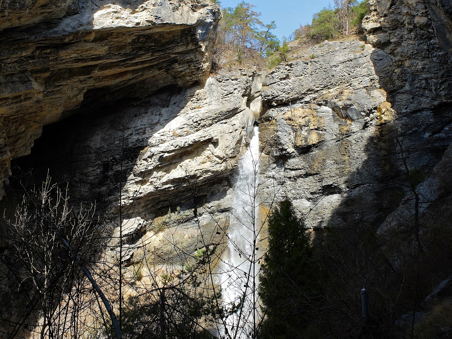La cascade entre Tschachtela et Tschampedu.