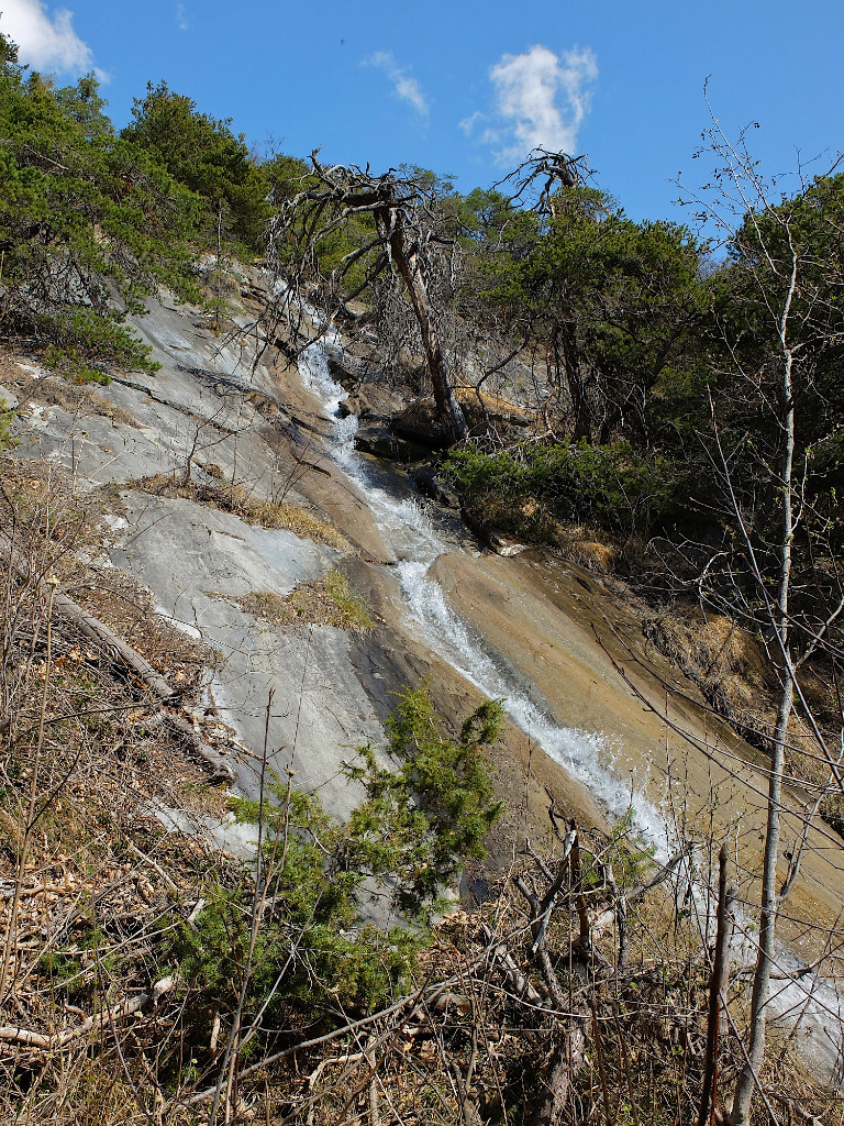 Ancien bisse sous Tschampedu.