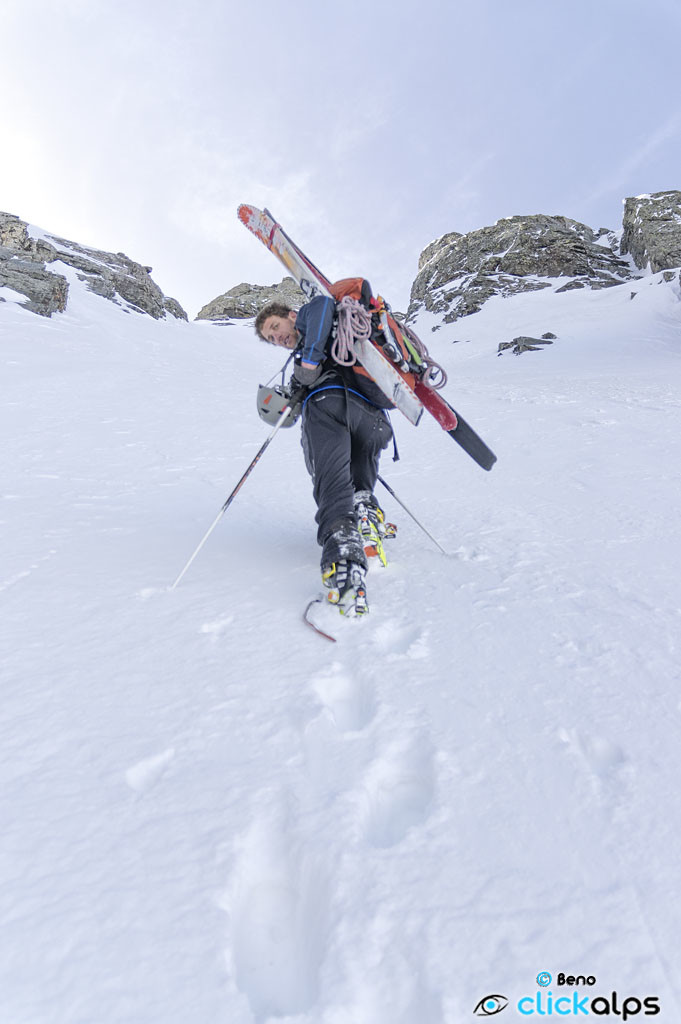 Roberto in salita nella parte alta del canalone NW del Pizzo di Coca 3050m