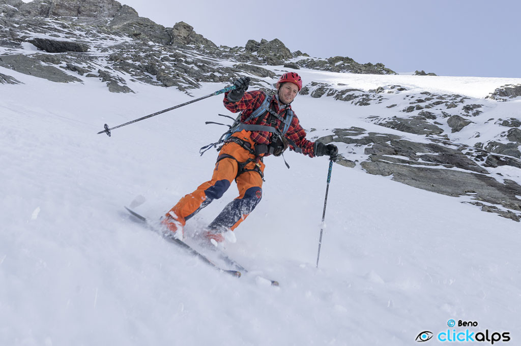 Giò durante la discesa nel canalone NW del Pizzo di Coca