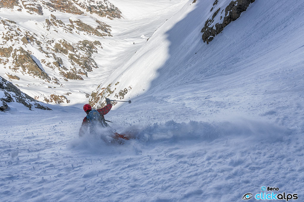 Scendendo nel canalone NW del Pizzo di Coca
