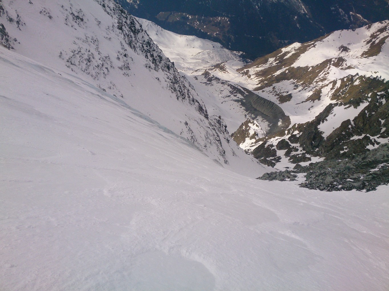 Passage délicat en rive droite du Glacier Pendant