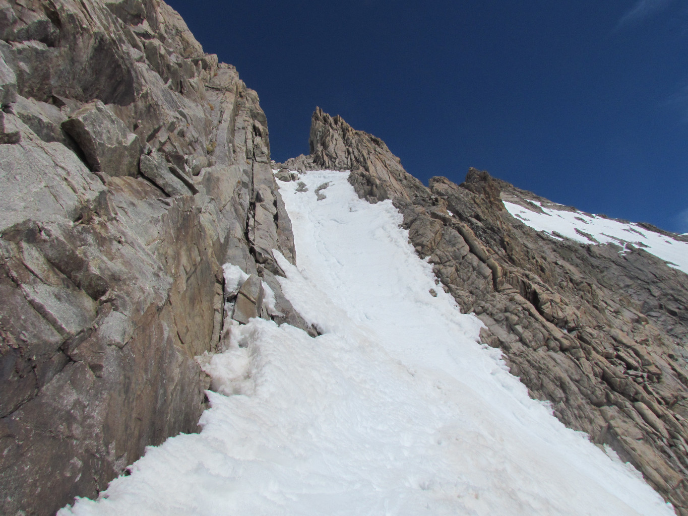 Le couloir du col vu d'en bas
