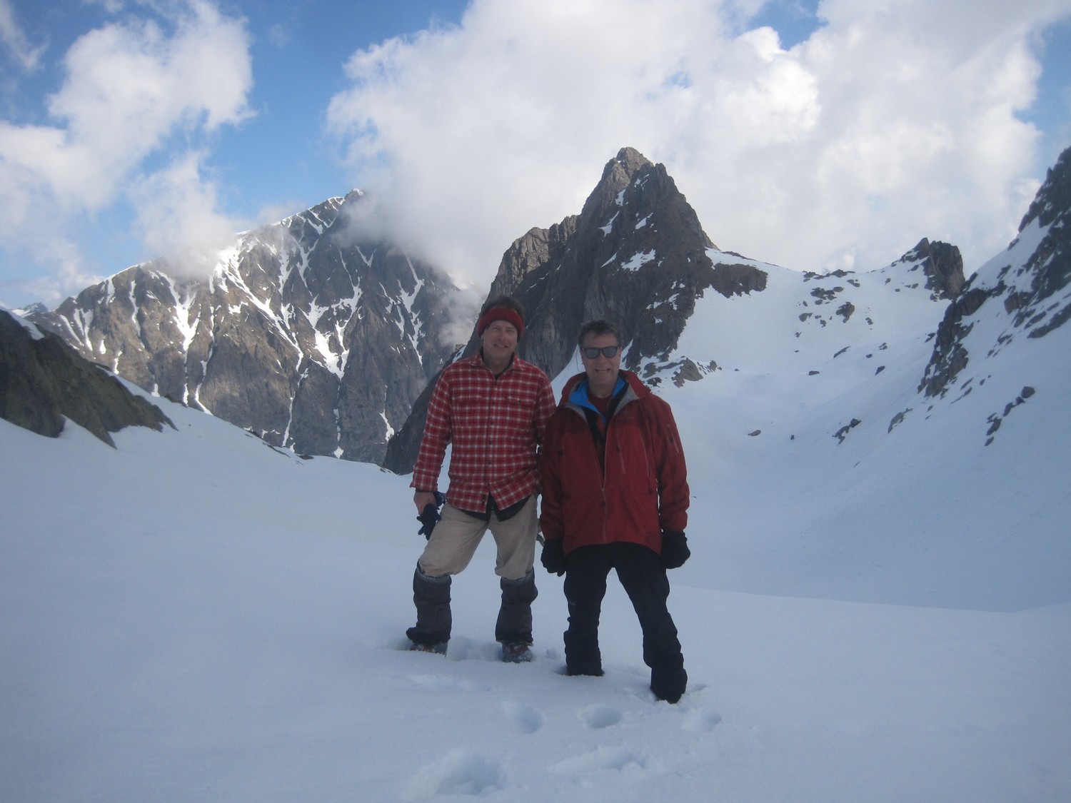 2 sexagénaires au col de Fenestral, II (il y a 1227 différences entre ces 2 photos: celui qui les trouve toutes gagne une fondue)