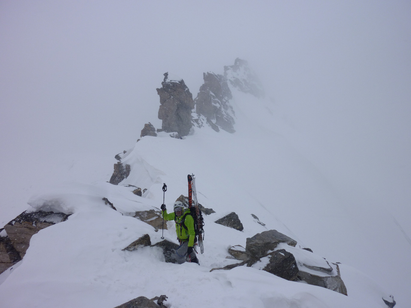 sur l'arête, entre les cols E et O du grand Neyron
