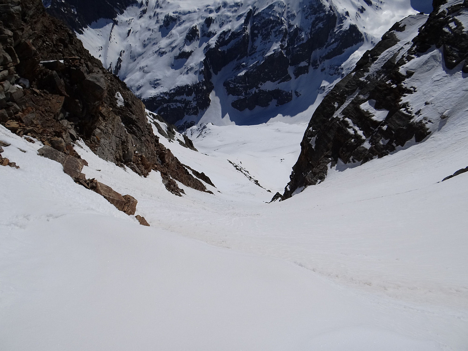 Depuis le col Valletta, le couloir donnant sur le vallon de Valeille