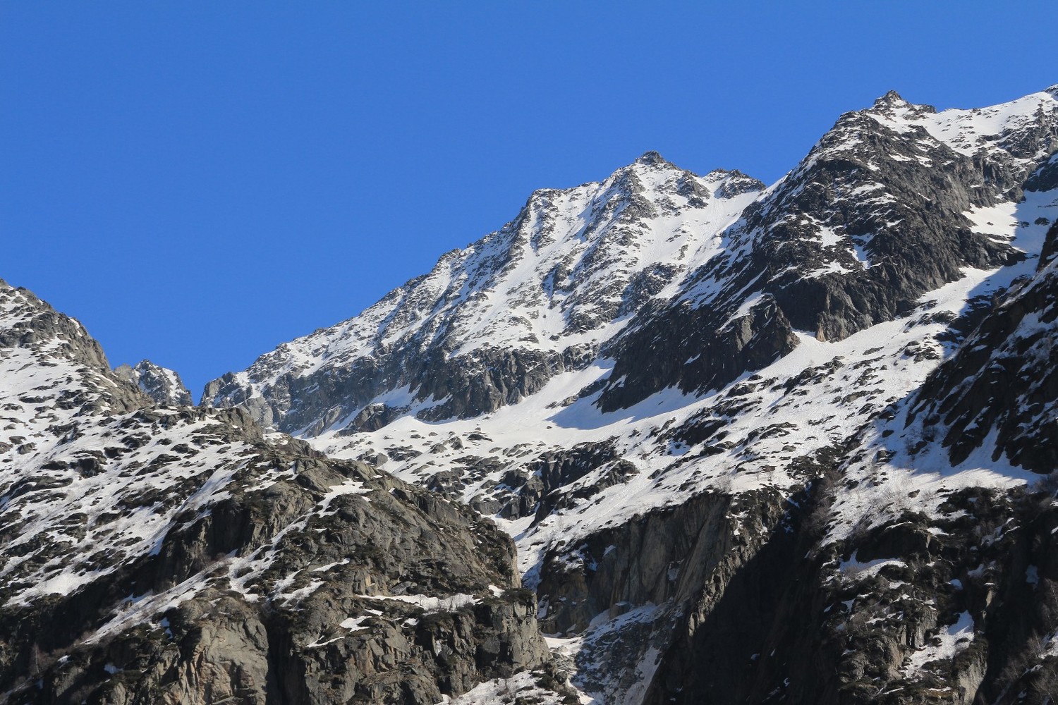 La Tête de l'Ours vue depuis la route de la Bérarde