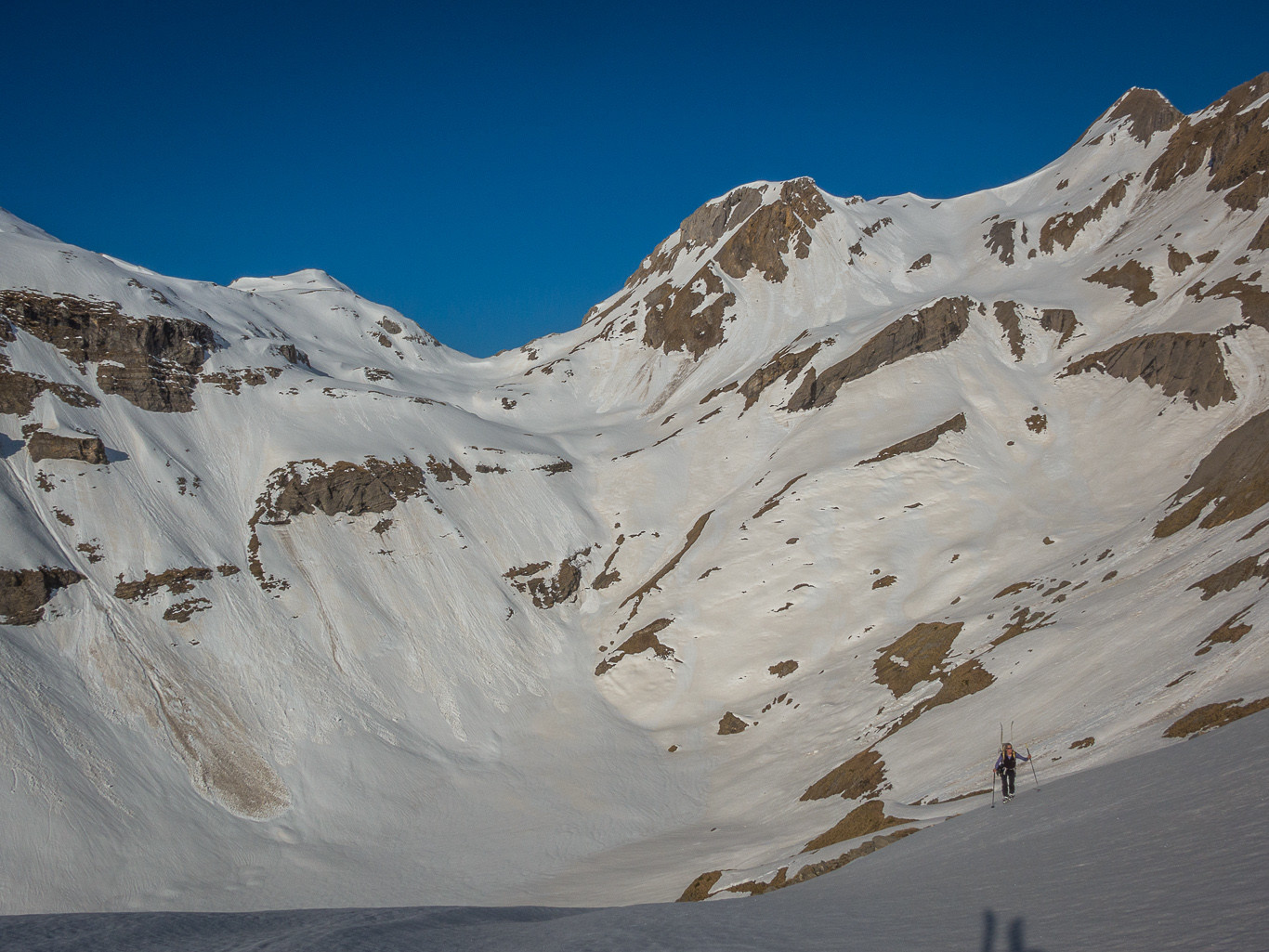 Le col de pointe droite ; à droite, sous la corne au Taureau. 500m pas trop dégueux.