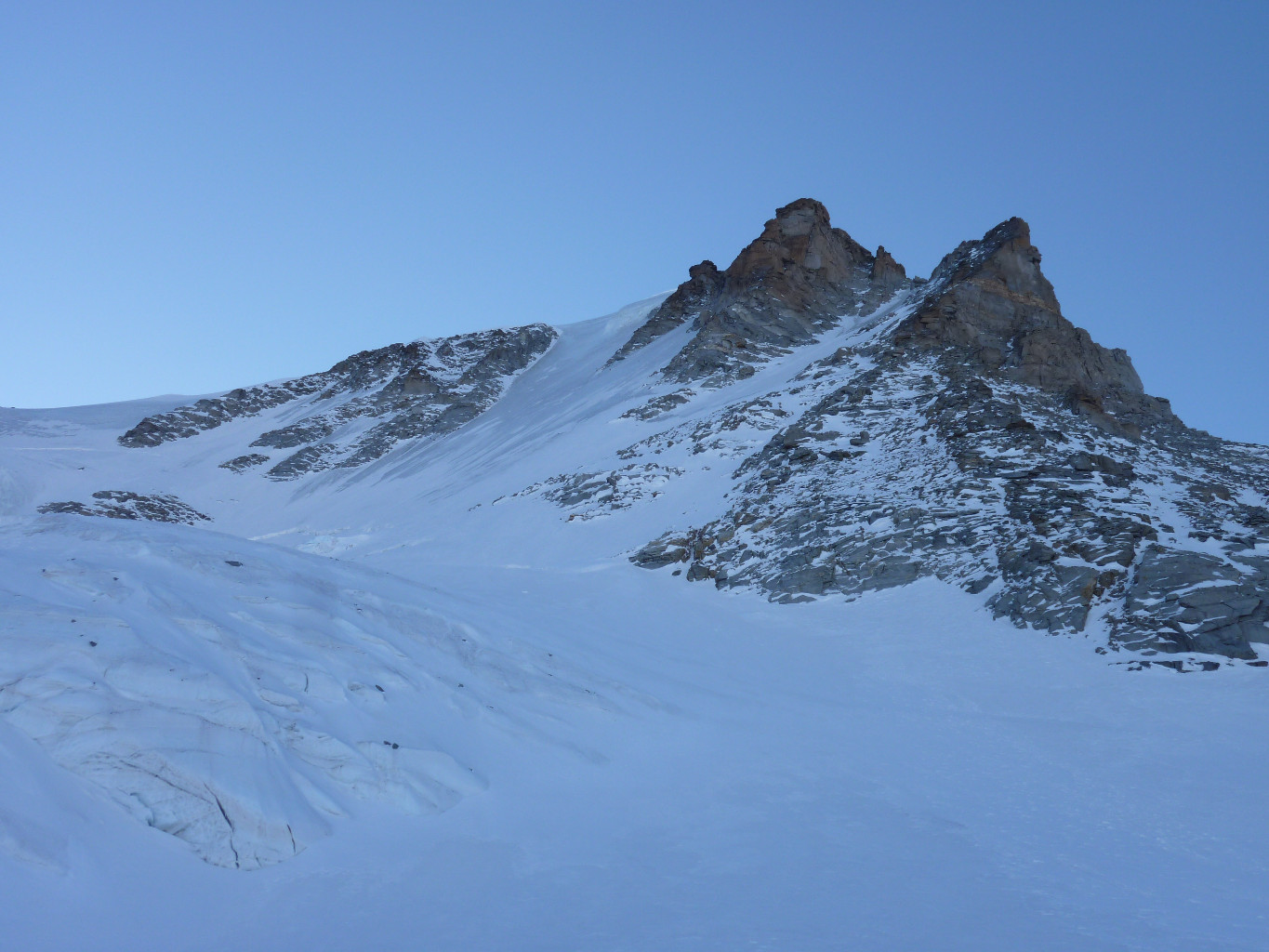 gros plan sur la face NO du grand Paradis, peu avenante cette année