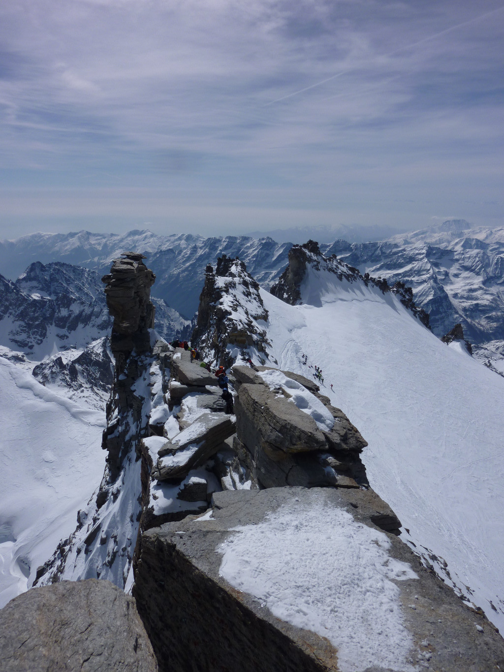 le bout d'arête pour accéder au sommet (vue du sommet)