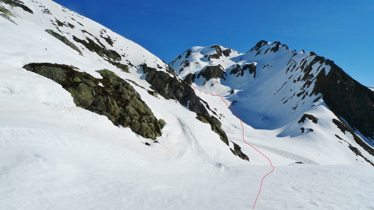 I pendii di Pianca del Larice e la traccia approssimativa di salita