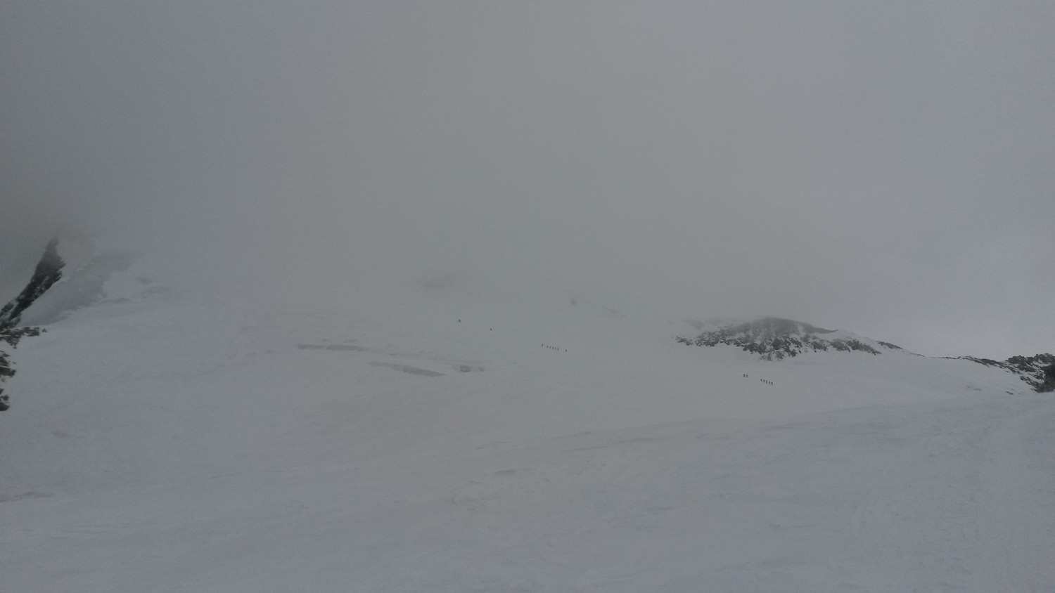Du monde sous le sommet du Pigne d'Arolla