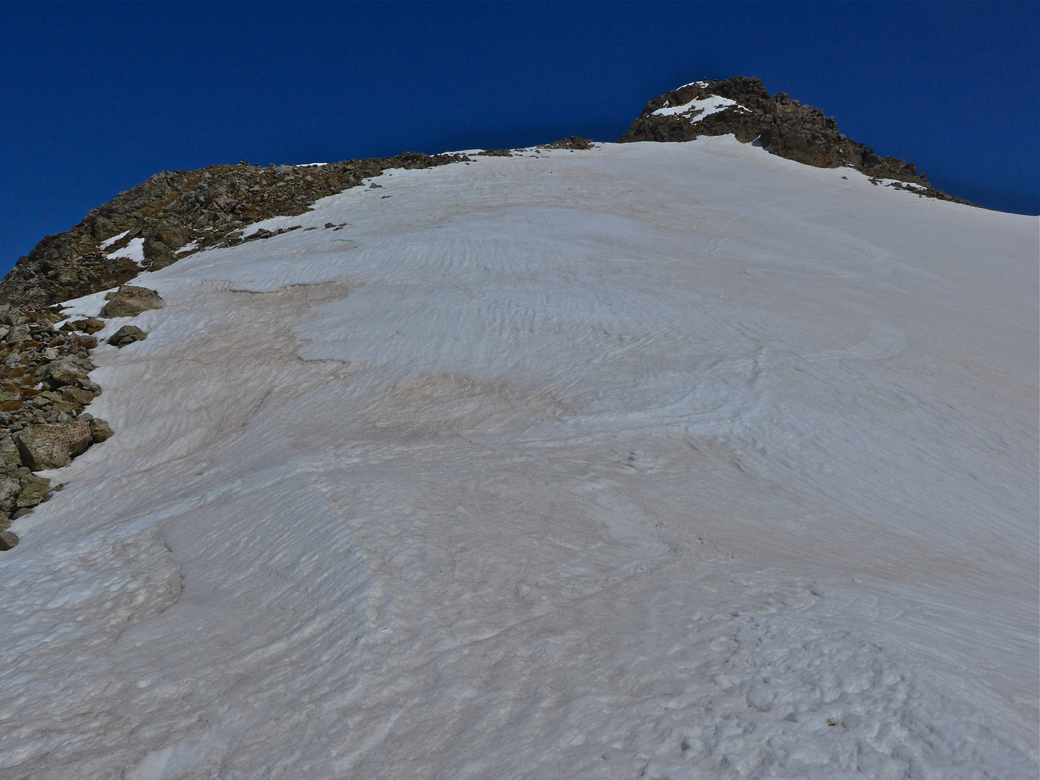 Descente de la pente sommitale de Montolivo S extra.