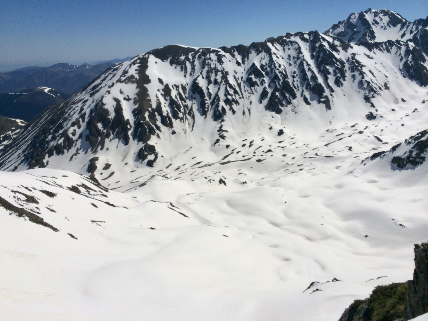 du pene arrouye vue sur le coste oueillere et le mont faucon en fond