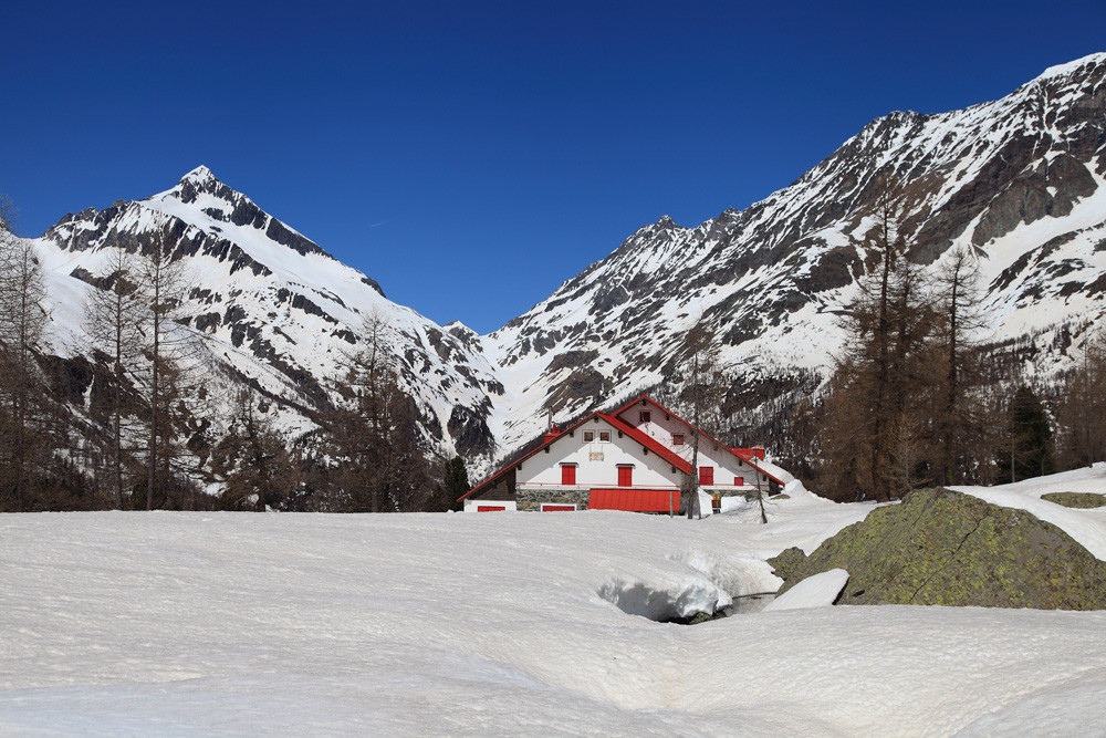 Rifugio Porro e Monte del Forno