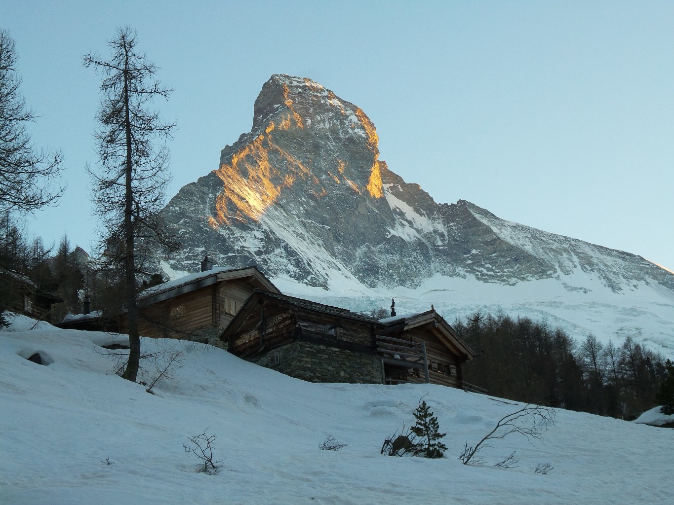 Le cervin est tellement sec que l'arête du Hörnli est peut-être en conditions...