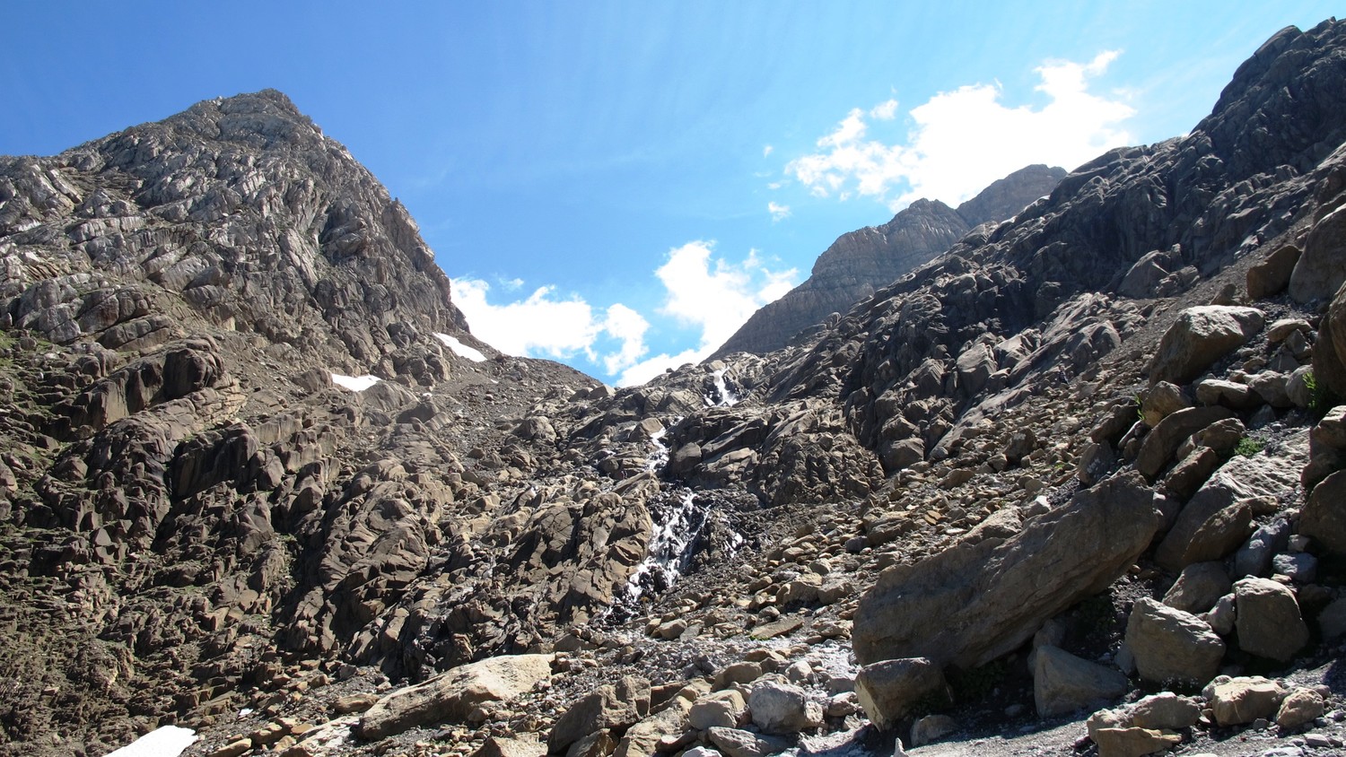 Cascade sous le glacier du Taillon