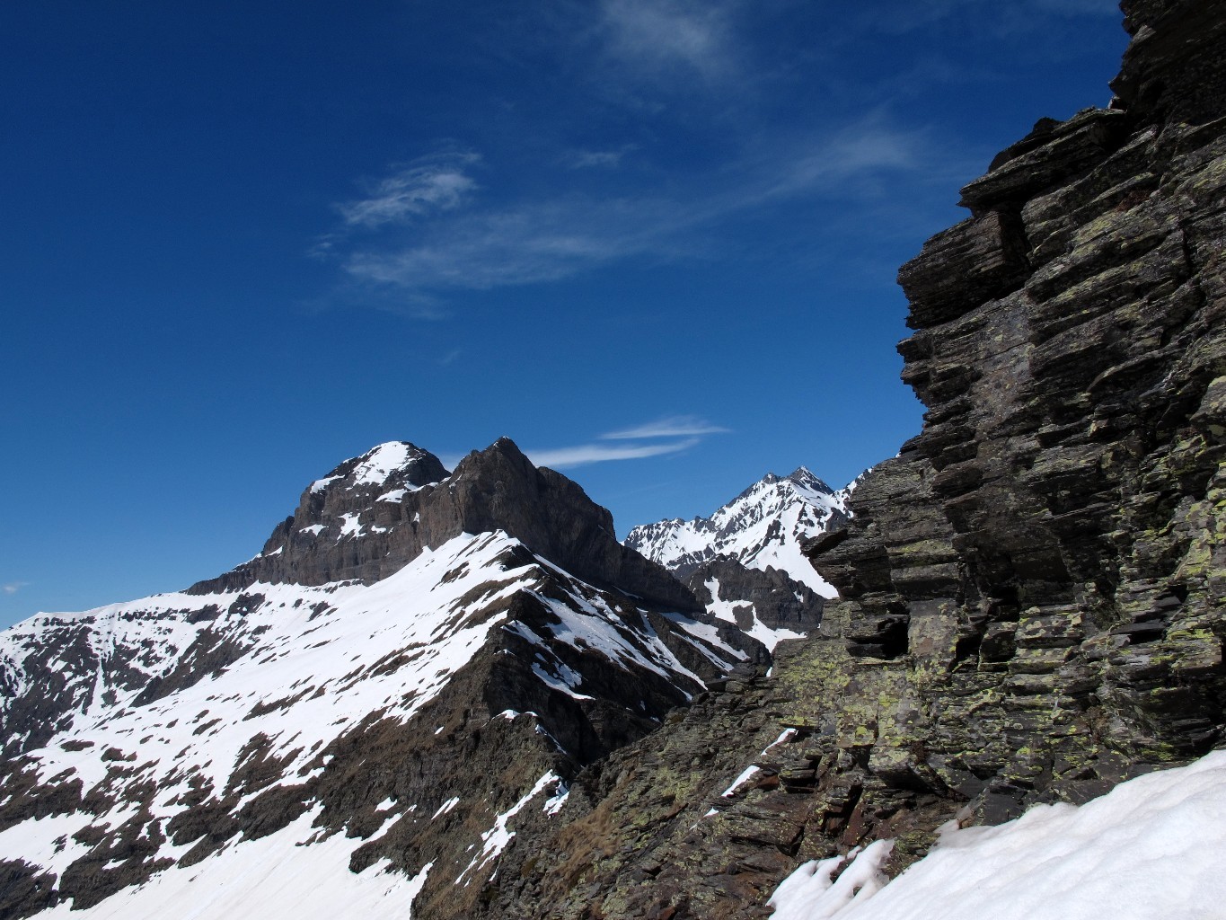 on prend pied sur l'arête un peu trop à l'est, le Soum des Salettes est magnifique