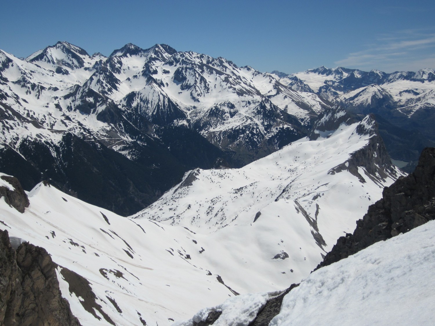 En haut, vue sur Enfer, Garmo Negro, Tendenera, Foratata etc