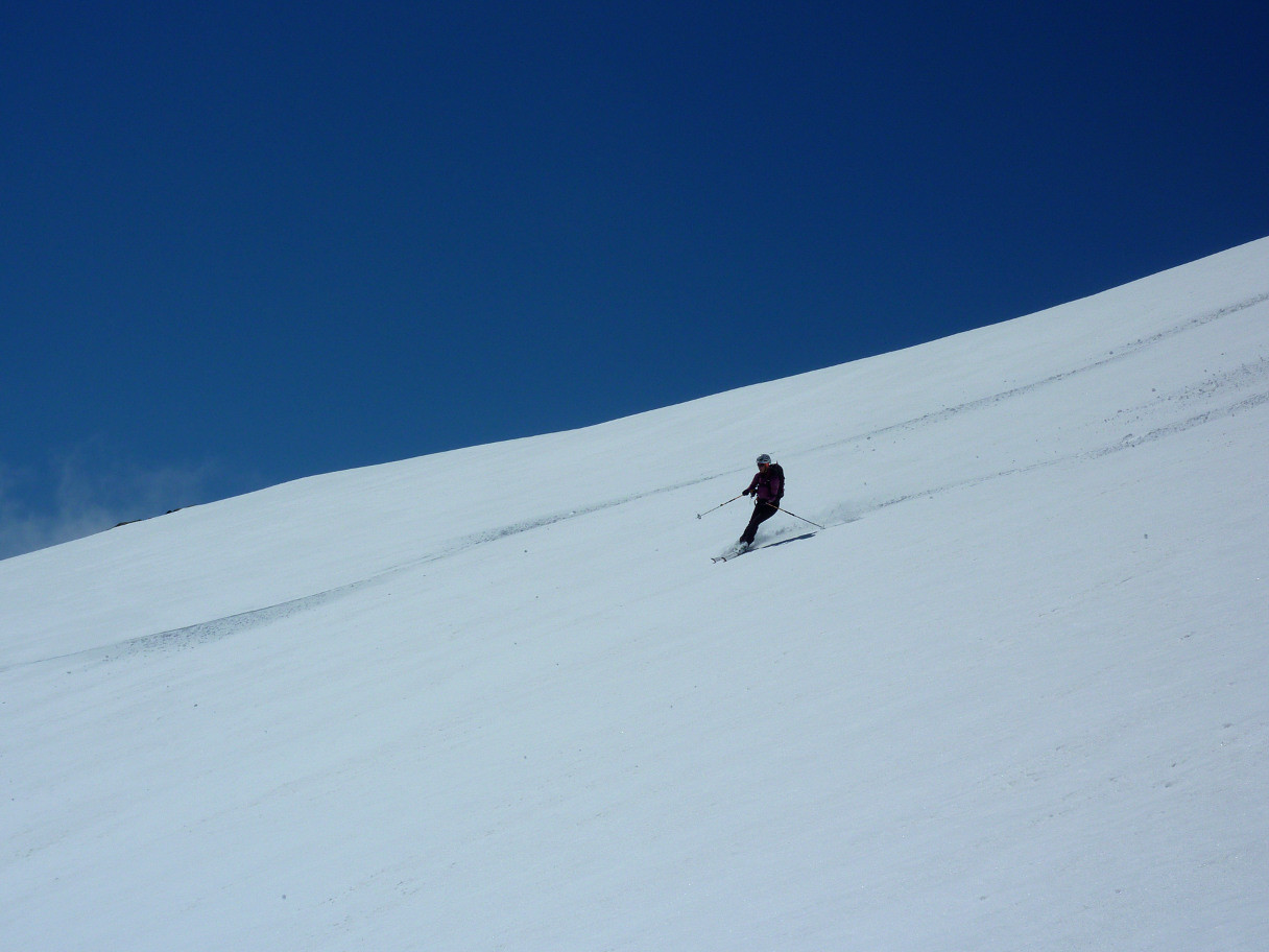 Neige assez lisse sur le haut du versant SE