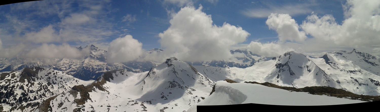 Vaud-Valais sous les nuages naissants