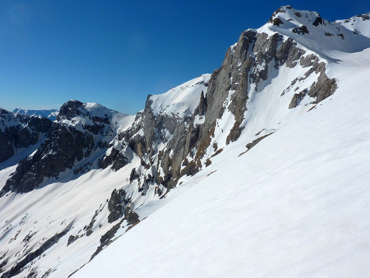 Fin de la première partie vers 2600 m, le passage raide à l'extrème droite
