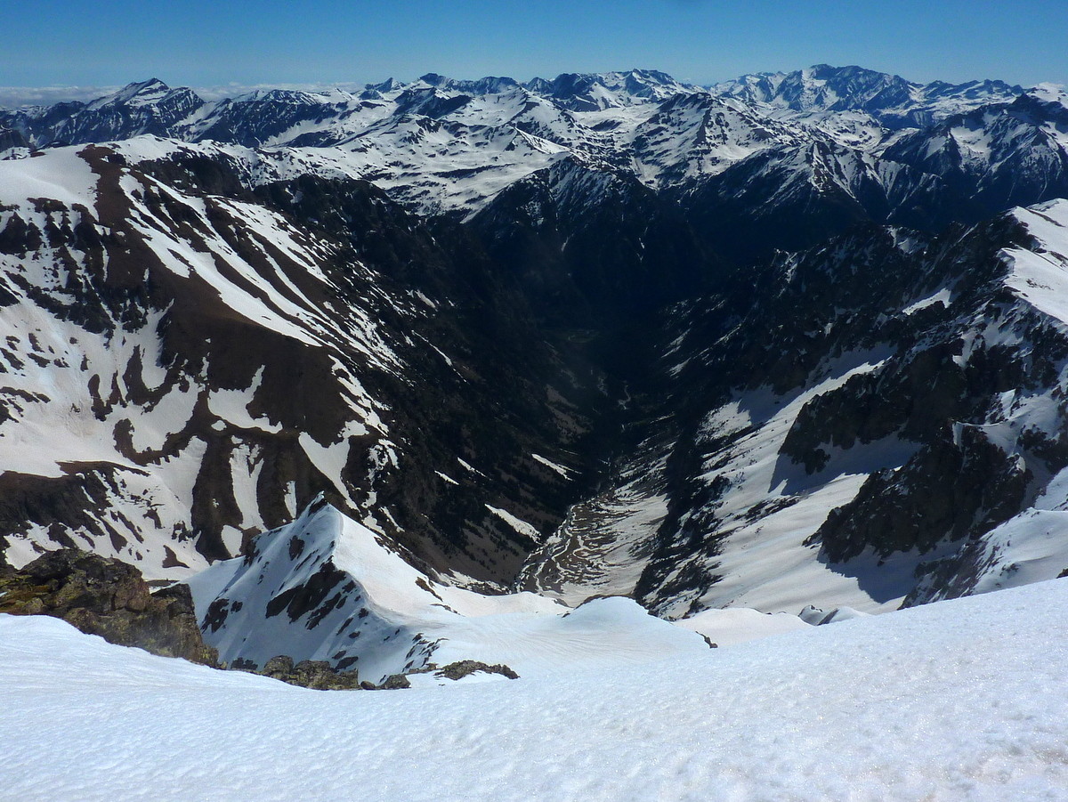 Le vallon de Parzan du sommet