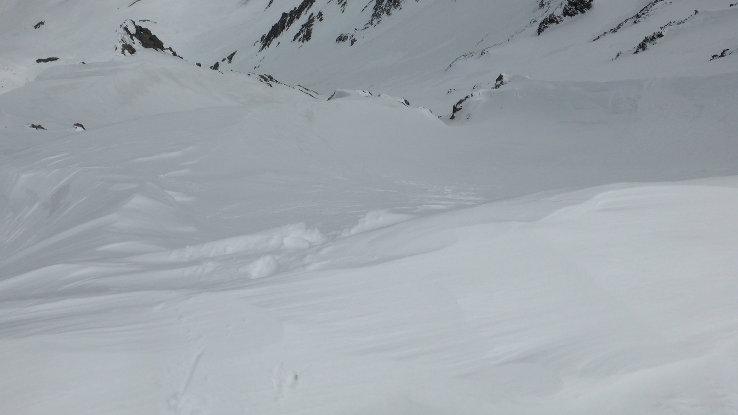 Versant N du col des Sarrasins (la photo écrase la pente)